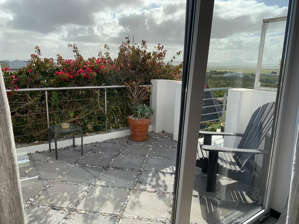 פטרנוסטר Farr Out Guest House מראה חיצוני תמונה