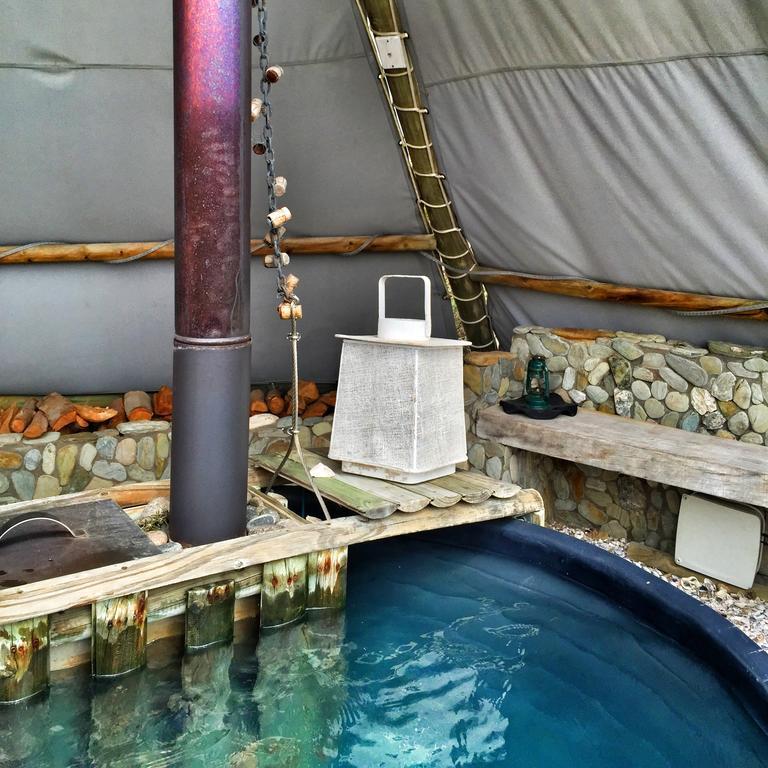 פטרנוסטר Farr Out Guest House מראה חיצוני תמונה