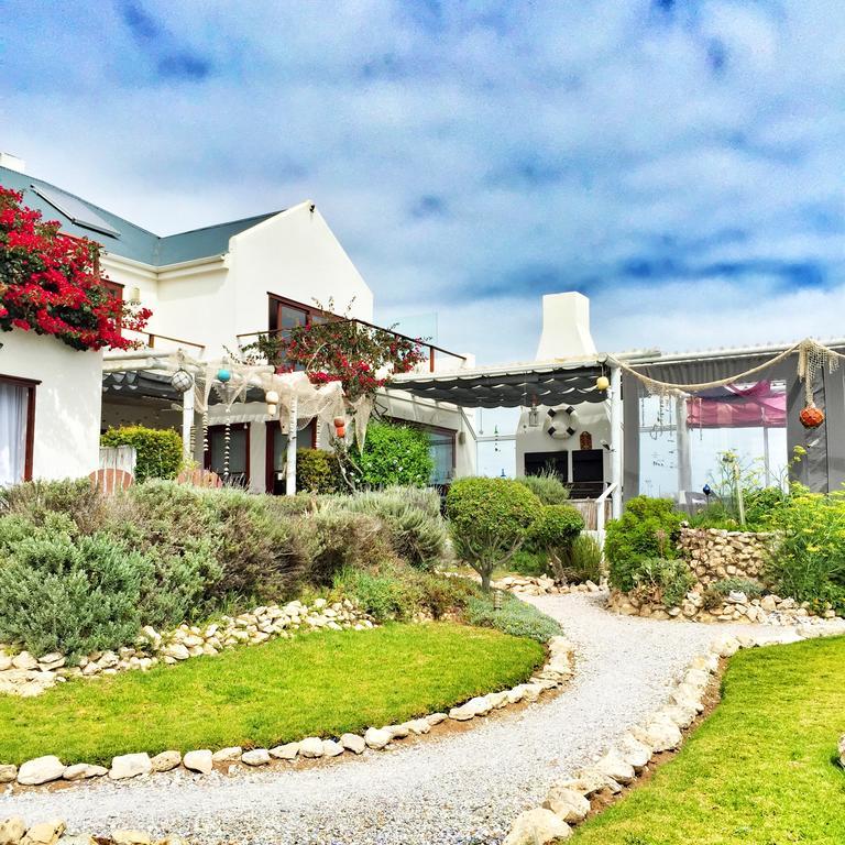 פטרנוסטר Farr Out Guest House מראה חיצוני תמונה