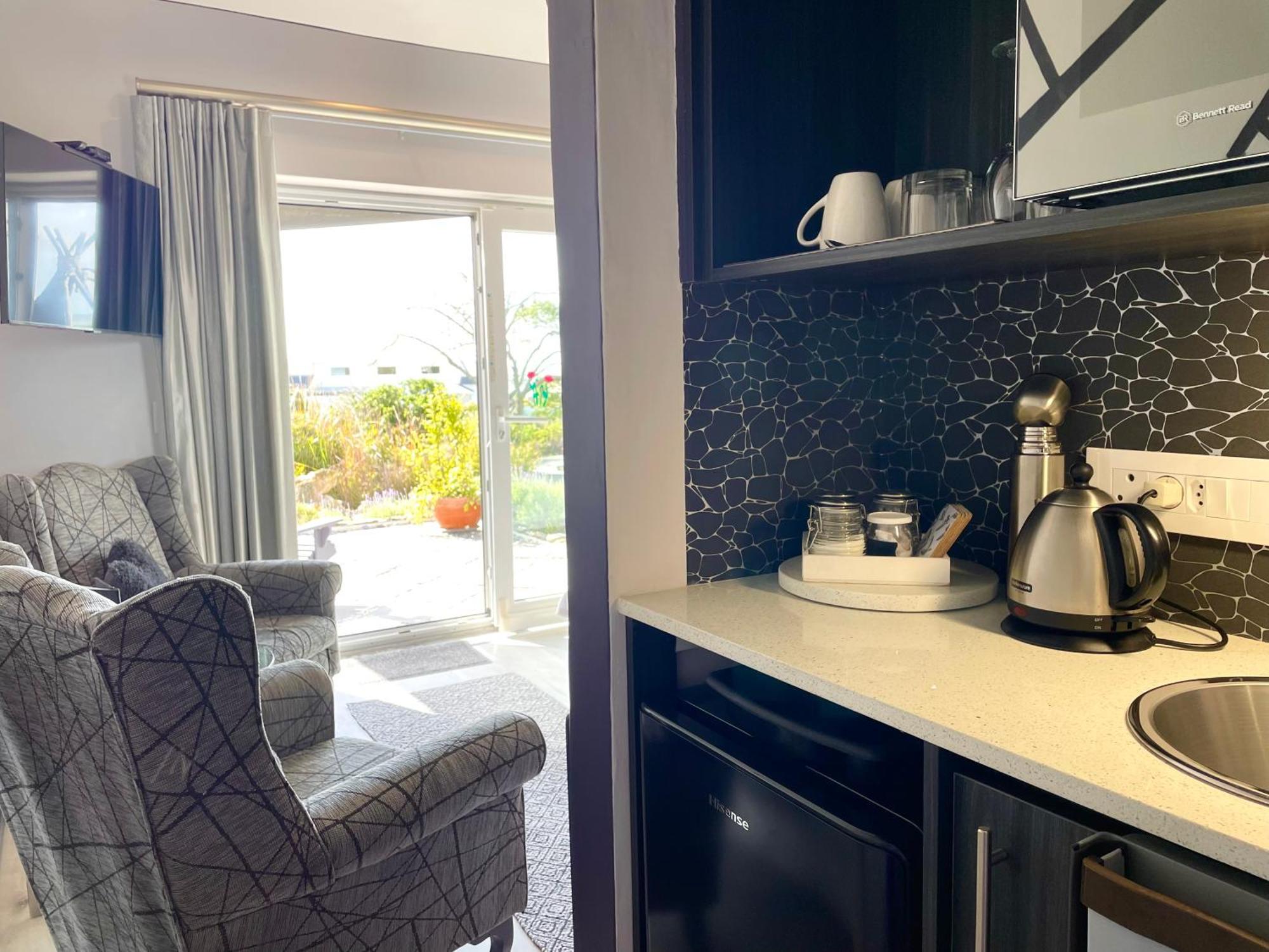 פטרנוסטר Farr Out Guest House מראה חיצוני תמונה