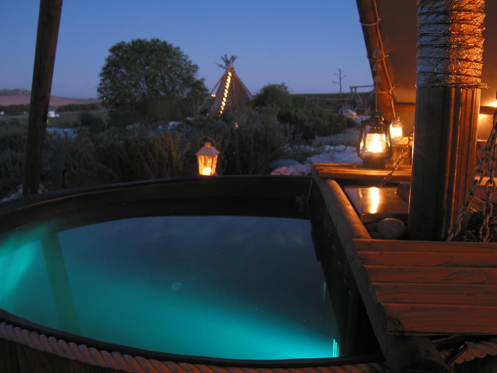 פטרנוסטר Farr Out Guest House מראה חיצוני תמונה