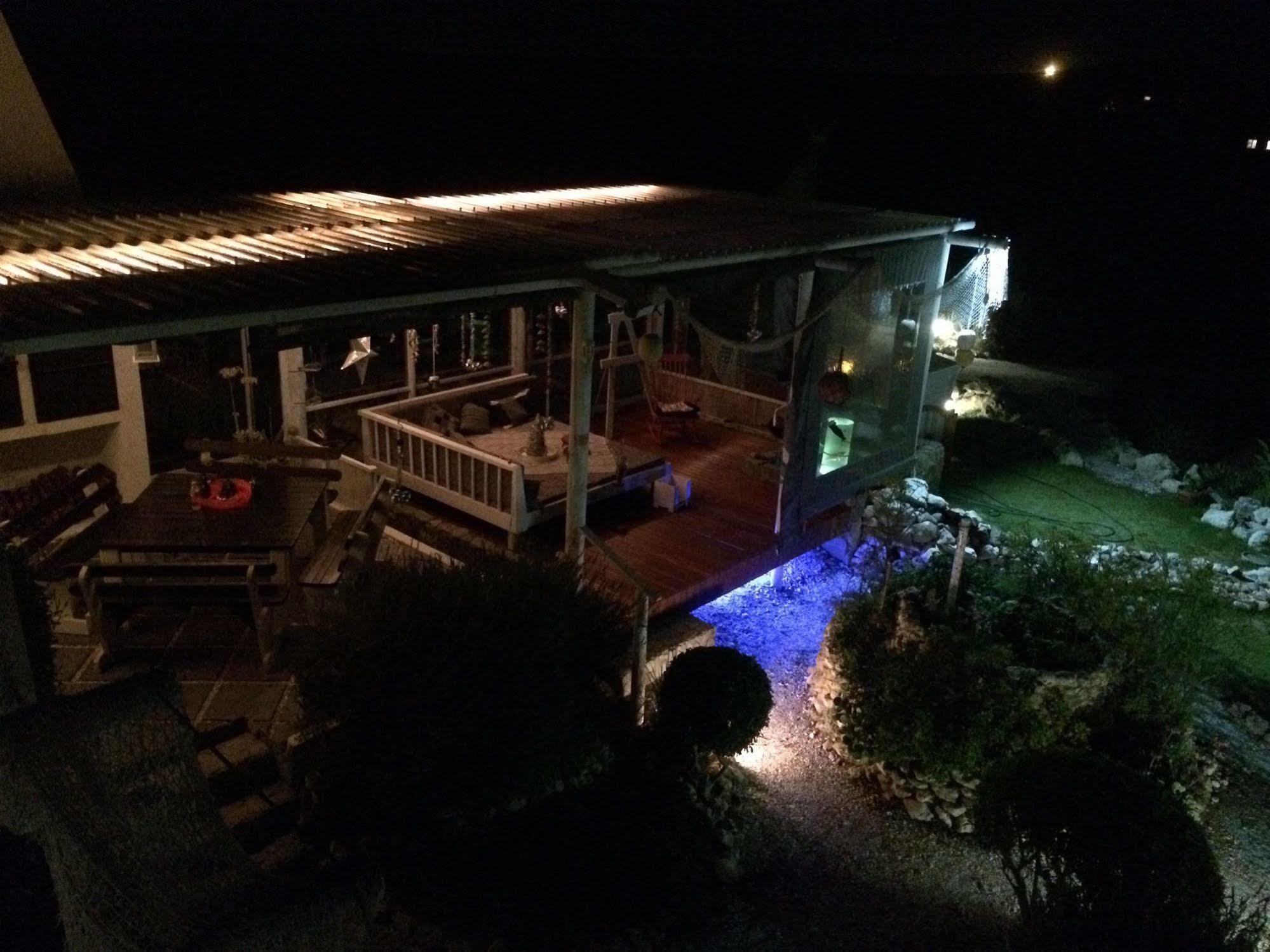 פטרנוסטר Farr Out Guest House מראה חיצוני תמונה