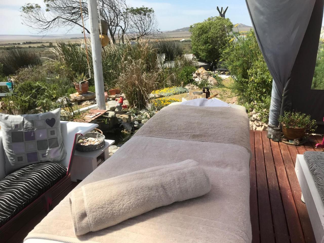 פטרנוסטר Farr Out Guest House מראה חיצוני תמונה