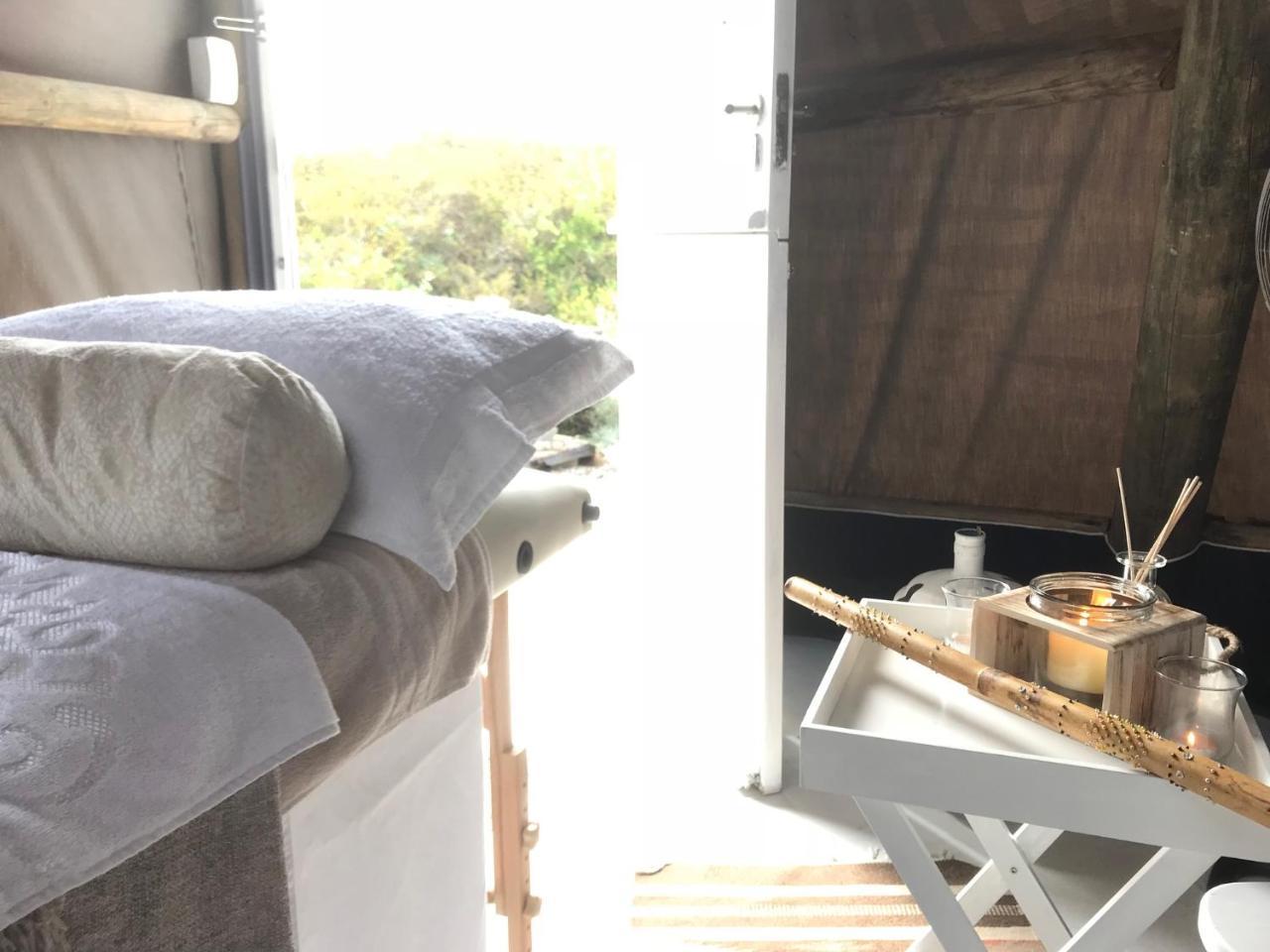פטרנוסטר Farr Out Guest House מראה חיצוני תמונה