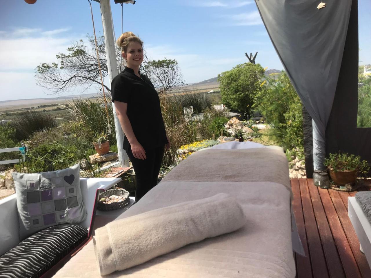 פטרנוסטר Farr Out Guest House מראה חיצוני תמונה